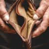 Eurostat: Ούτε νερό και ρεύμα δεν μπορεί να πληρώσει 1 στους 3 Έλληνες