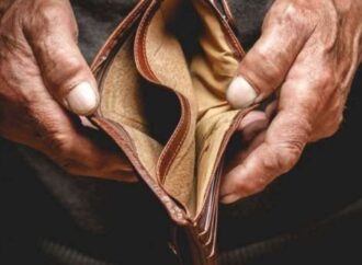 Eurostat: Ούτε νερό και ρεύμα δεν μπορεί να πληρώσει 1 στους 3 Έλληνες