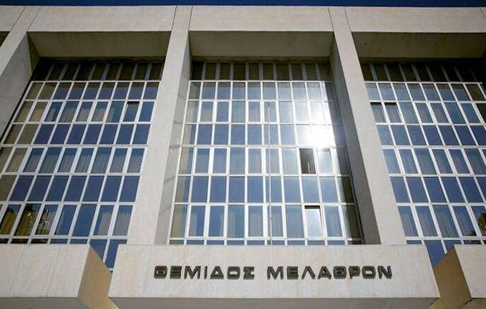 «Φρένο» του Αρείου Πάγου σε τραπεζικές χρεώσεις