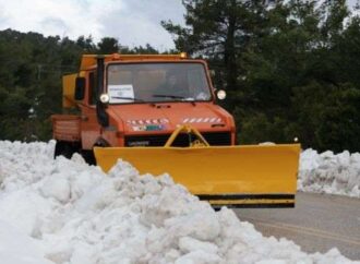 Κακοκαιρία εξπρές: Εγκλωβισμένες οικογένειες στα Βίλια- “Άνοιξαν” δρόμοι στην Εύβοια