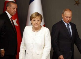 Σκληρό διπλωματικό «πόκερ»: Μεγάλες προσδοκίες και μικρό καλάθι στη Διάσκεψη του Βερολίνου