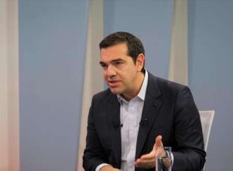 Αλ. Τσίπρας στο Politico: Τα εμβόλια είναι δημόσιο αγαθό και όχι εμπόρευμα – Η Ευρώπη να εξασφαλίσει τις πατέντες