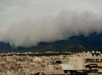 Βροχές, χιόνια και αισθητή πτώση της θερμοκρασίας