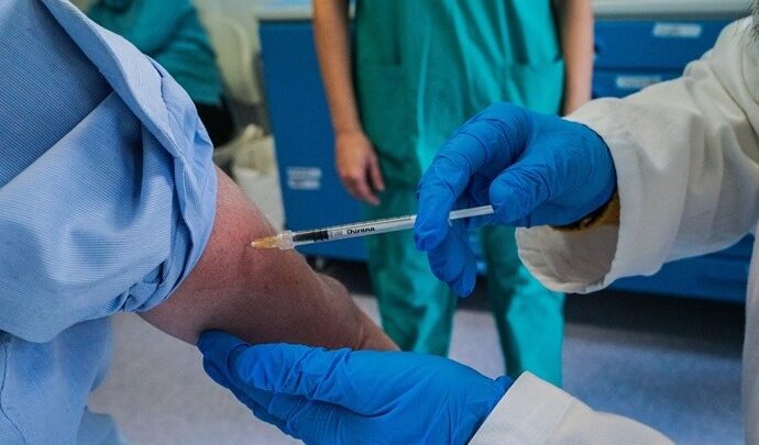 Επιπλέον 144 εμβολιαστικά κέντρα μπαίνουν από σήμερα στη «μάχη» του εμβολιασμού