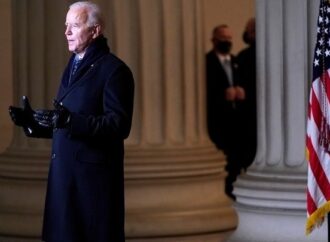 Ο Μπάιντεν καταγράφει ποσοστό δημοτικότητας, το οποίο ποτέ δεν κατάφερε να φτάσει ο Τραμπ