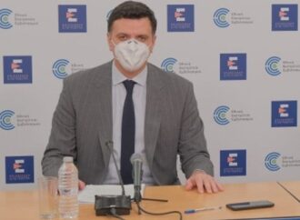Β. Κικίλιας: Οι επιχειρήσεις οφείλουν να αντιληφθούν ότι το σημαντικότερο μερίδιο της χρηματοδότησης για τα εμβόλια προήλθε από κρατικούς πόρους