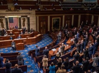 Οι κατήγοροι του Τραμπ θα παρουσιάσουν νέες αποδείξεις στη δίκη του στη Γερουσία