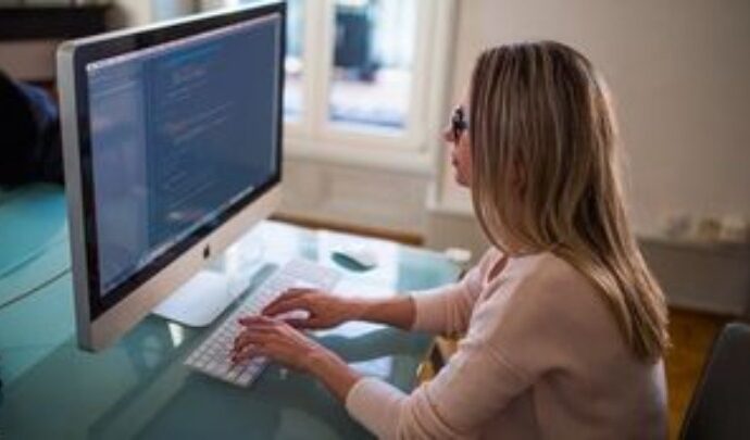 Εντατικοποίηση των ελέγχων στους χώρους εργασίας – Τι ισχύει σε δημόσιο και ιδιωτικό τομέα