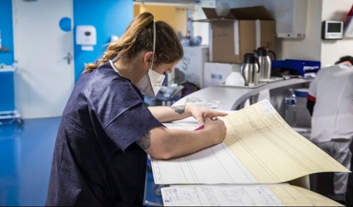 Covid-19: Μείωση των μολύνσεων και αυτή την εβδομάδα