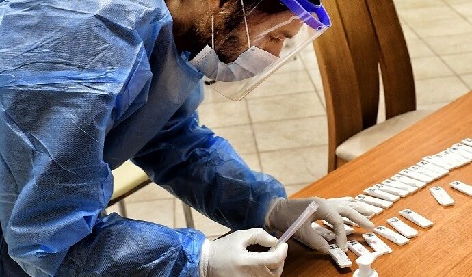 Κορονοϊός-Ελλάδα: 880 νέα κρούσματα, 346 διασωληνωμένοι, 24 θάνατοι
