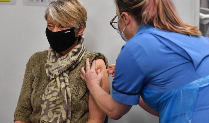 Ιταλία: «Μέσα στο καλοκαίρι θα εμβολιαστούν όλοι», λέει η κυβέρνηση