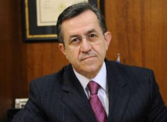ΝΙΚ. Ι.ΝΙΚΟΛΟΠΟΥΛΟΣ: Είναι «ζημία» για την οικονομία να υπάρχει πλήρης προστασία της πρώτης κατοικίας(!!!) μας είπε αυτός που το κόμμα του χρωστάει 308,7 εκ. ευρώ, με βάση τον ισολογισμό του 2019 ενώ το 2010 χρωστούσε «μόνον» 127,8 εκ. ευρώ. Άρα ο ξεσπιτωμένος είναι σαμποτέρ της οικονομίας.