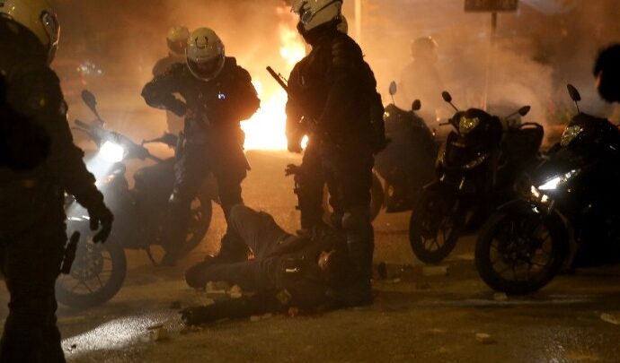 Συνελήφθη ο φερόμενος ως δράστης που έριξε τον αστυνομικό από τη μηχανή, στη Νέα Σμύρνη