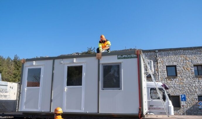 Σήμερα οι πρώτοι οικίσκοι για την προσωρινή στέγαση των σεισμοπλήκτων της ΠΕ Λάρισας