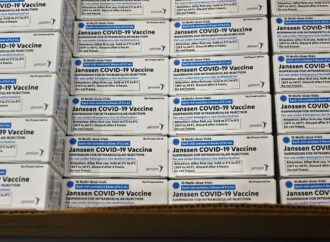 Η Johnson & Johnson αρχίζει τις παραδόσεις εμβολίων στην ΕΕ