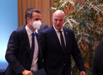 Συνάντηση του πρωθυπουργού με τον υπουργό Εξωτερικών ενόψει της επίσκεψης στην Τουρκία