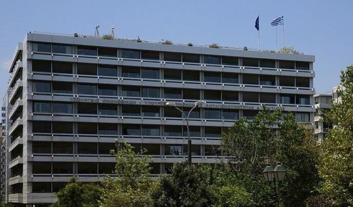 Μειώνεται η προκαταβολή φόρου – Καταργείται και για το 2022 η εισφορά αλληλεγγύης στον ιδιωτικό τομέα