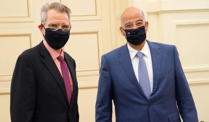 Τηλεφωνική επικοινωνία Ν. Δένδια με τον Αμερικανό πρέσβη για τις εξελίξεις στην περιοχή