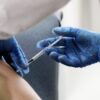 Μέσα στον Ιούνιο ανοίγει η πλατφόρμα για εμβολιασμό στις ηλικίες 20-29 – Αύριο για όλα τα εμβόλια στους 40-44 ετών