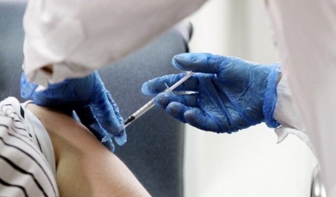 Μέσα στον Ιούνιο ανοίγει η πλατφόρμα για εμβολιασμό στις ηλικίες 20-29 – Αύριο για όλα τα εμβόλια στους 40-44 ετών