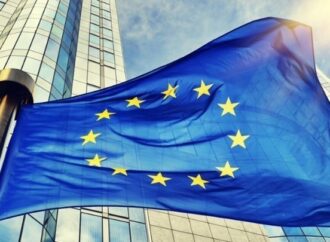 Συμφωνία των 27 να επιτρέψουν την είσοδο στην ΕΕ σε ταξιδιώτες από τρίτες χώρες που είναι πλήρως εμβολιασμένοι