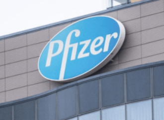 Η ΕΕ υπέγραψε την τρίτη σύμβαση με την Pfizer/Biontech για την αγορά 1,8 δισ. δόσεων εμβολίου το 2022 και 2023