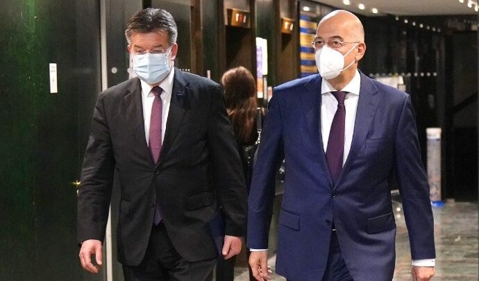 Τηλεφωνική συνομιλία Ν. Δένδια με τον ειδικό εκπρόσωπο της ΕΕ για το Κόσοβο