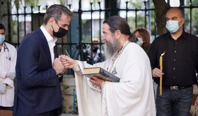 Ο πρωθυπουργός παρακολούθησε την Ακολουθία του Επιταφίου στο Ναό του Ιπποκράτειου Νοσοκομείου