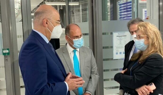 Επίσκεψη Ν. Δένδια στο Πανεπιστήμιο Τεχνητής Νοημοσύνης στο Αμπού Ντάμπι