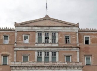 Eργασιακό ν/σ: Πολιτική σύγκρουση για τις διατάξεις «προστασίας της εργασίας»
