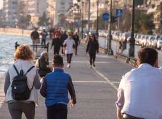 Χωρίς μάσκα από σήμερα σε εξωτερικούς χώρους – Αίρεται ο περιορισμός της νυχτερινής κυκλοφορίας από 28/6