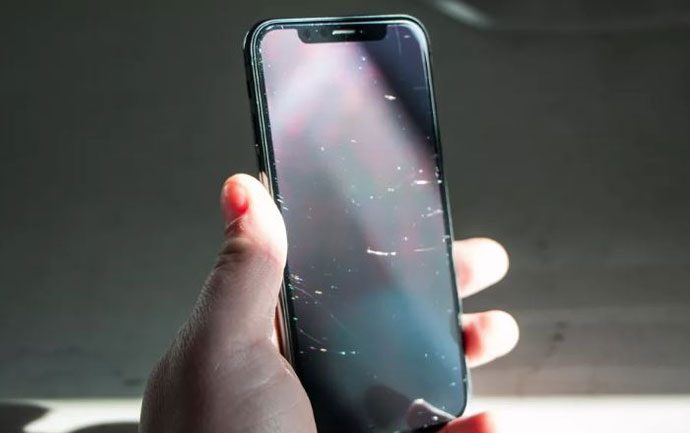 Προστασία οθόνης για iPhone X επιδιορθώνει μόνη της γρατζουνιές