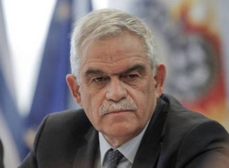 Παραιτήθηκε ο Τόσκας, στον Σκουρλέτη οι αρμοδιότητές του