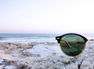 Δίψαγε ο βουλευτής Νίκος Μανιός και είπε να κλέψει νερό από τον διπλανό του