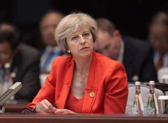 Μέι και “27” παίζουν το Brexit στα ζάρια