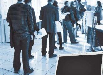 Επιστολή πανεπιστημιακών κατά Galbraith – Κάνουν λόγο για «υπονόμευση της δημοκρατίας και της κοινωνικής τάξης»