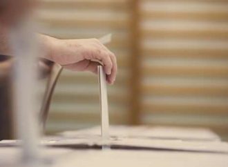 Pulse: Διψήφιο προβάδισμα για τη ΝΔ