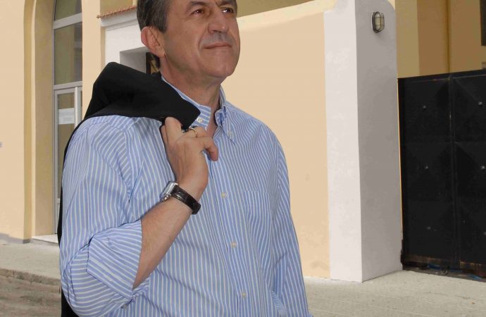 Μαζεύουν υπογραφές για να πάει ο Νικολόπουλος για Δήμαρχος Πατρέων και εκείνος απαντά:  Αφουγκράζομαι τις αντιδράσεις και έγκαιρα θα πράξω αναλόγως!