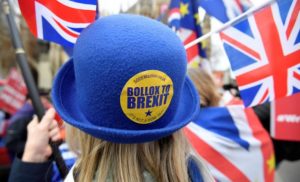 BBC για Brexit: Η Μέι ματαιώνει την ψηφοφορία στη Βουλή!