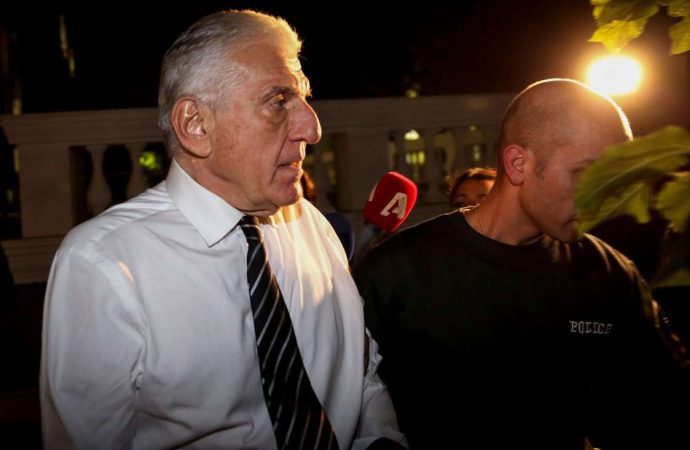 Διεθνή έρευνα για μίζες προκαλεί η δικογραφία για τον Γιάννο Παπαντωνίου και τις φρεγάτες