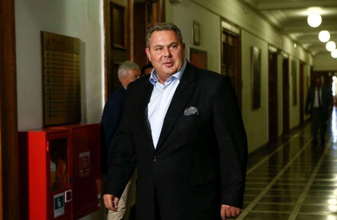 Καμμένος: Προσγειώσεις όπως στο Κανάβεραλ θα γίνονται στο αεροδρόμιο της Καρπάθου