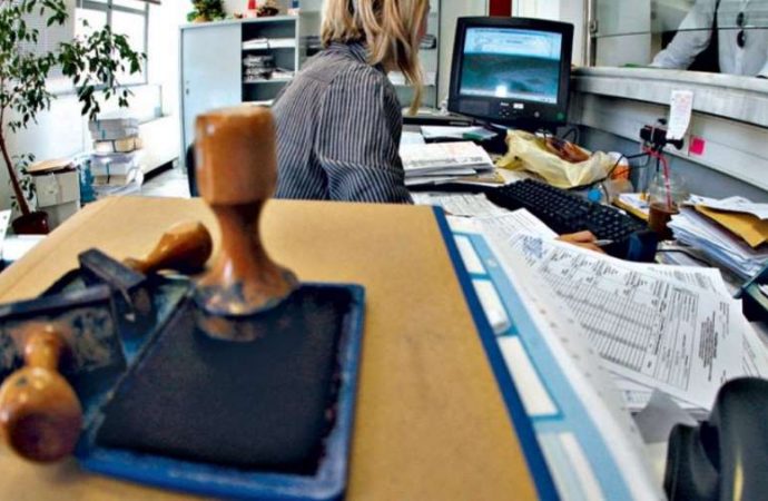 369 υπάλληλοι με πλαστά πτυχία απολύθηκαν την τελευταία τριετία