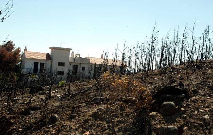 Τώρα τρέχουν να παγώσουν τους πλειστηριασμούς πρώτης κατοικίας για χρέη προς το Δημόσιο. Τέλος οι πλειστηριασμοί;