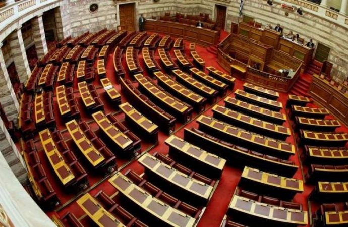 Οριακή πλειοψηφία κυρώνει τη Συμφωνία των Πρεσπών