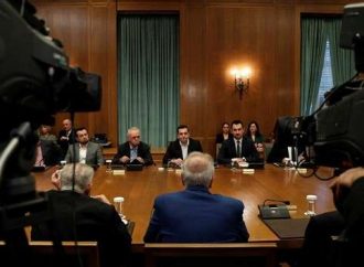 Προεκλογικό ντεμαράζ Αλ. Τσίπρα με «χαρτί» την οικονομία και τις παροχές