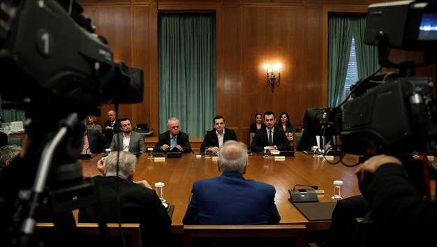Προεκλογικό ντεμαράζ Αλ. Τσίπρα με «χαρτί» την οικονομία και τις παροχές
