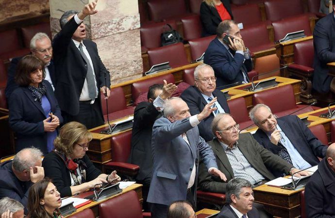 Βουλή: «Προς ώρας» ισορροπία τρόμου