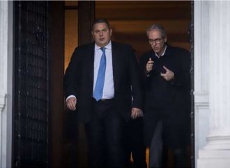Διεθνής Τύπος για παραίτηση Καμμένου: Πολιτική αβεβαιότητα και στο βάθος πρόωρες εκλογές