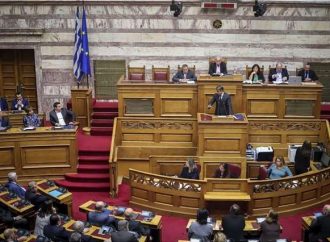 Κρίσιμη μέρα για την ψήφο εμπιστοσύνης: Με νύχια και με δόντια γαντζώνεται ο Τσίπρας στην εξουσία
