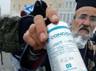 Απίστευτο! Ληγμένα χημικά πετούσαν στο Σύνταγμα!